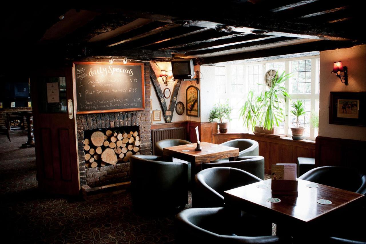 The Tower Arms Hotel Iver Kültér fotó