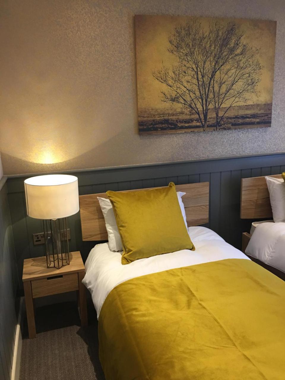 The Tower Arms Hotel Iver Kültér fotó