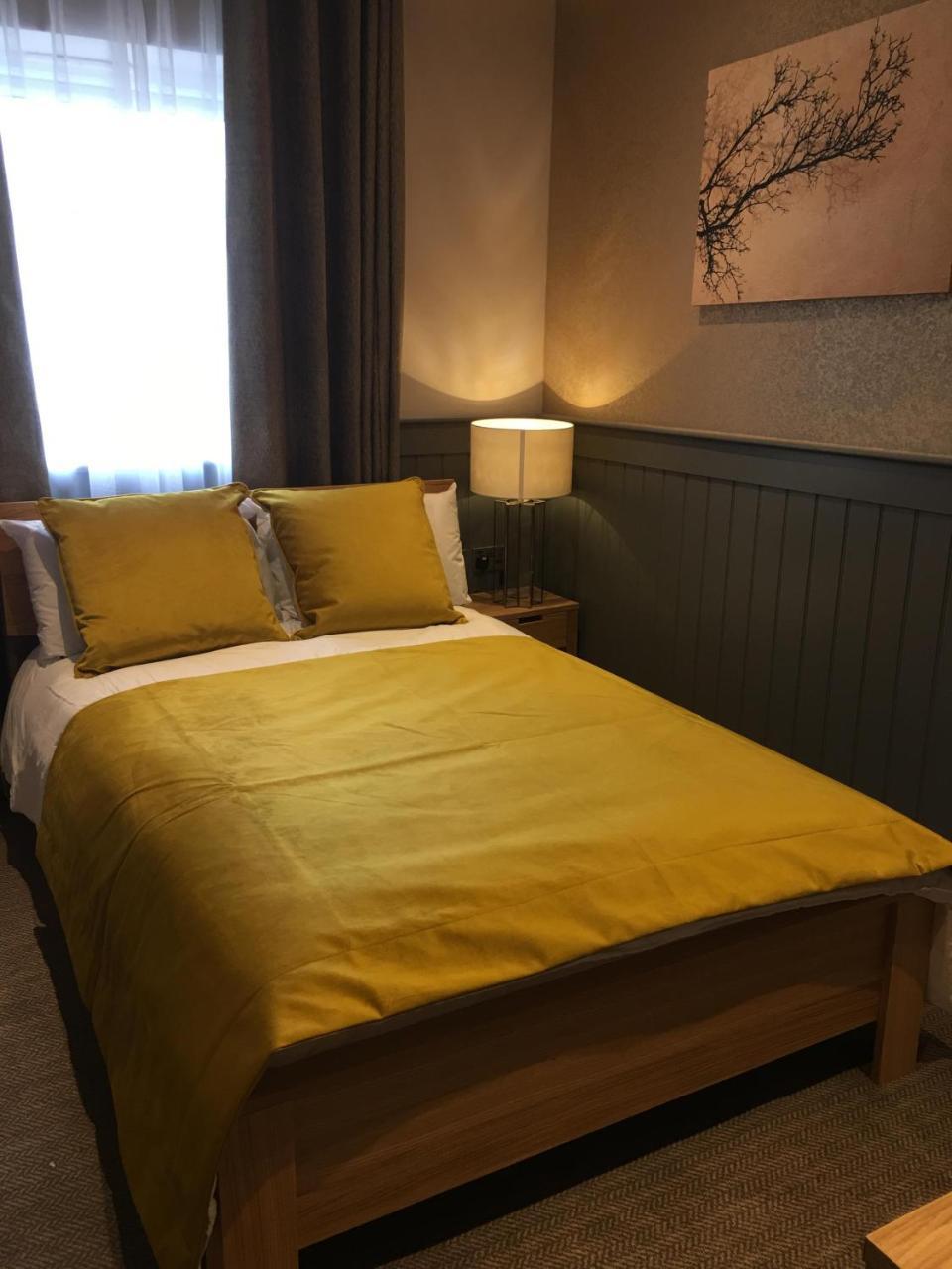 The Tower Arms Hotel Iver Kültér fotó