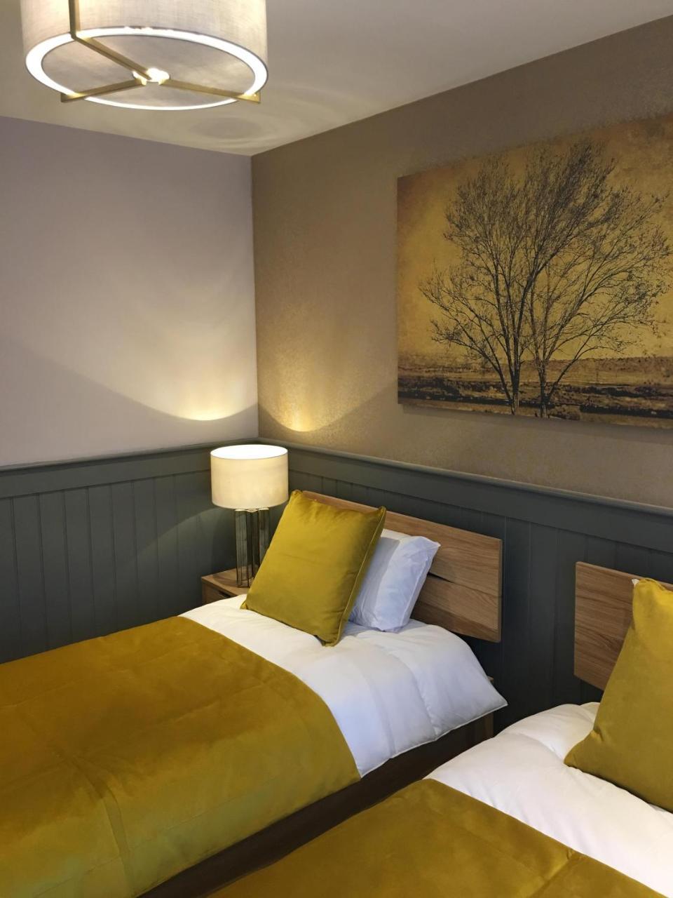 The Tower Arms Hotel Iver Kültér fotó