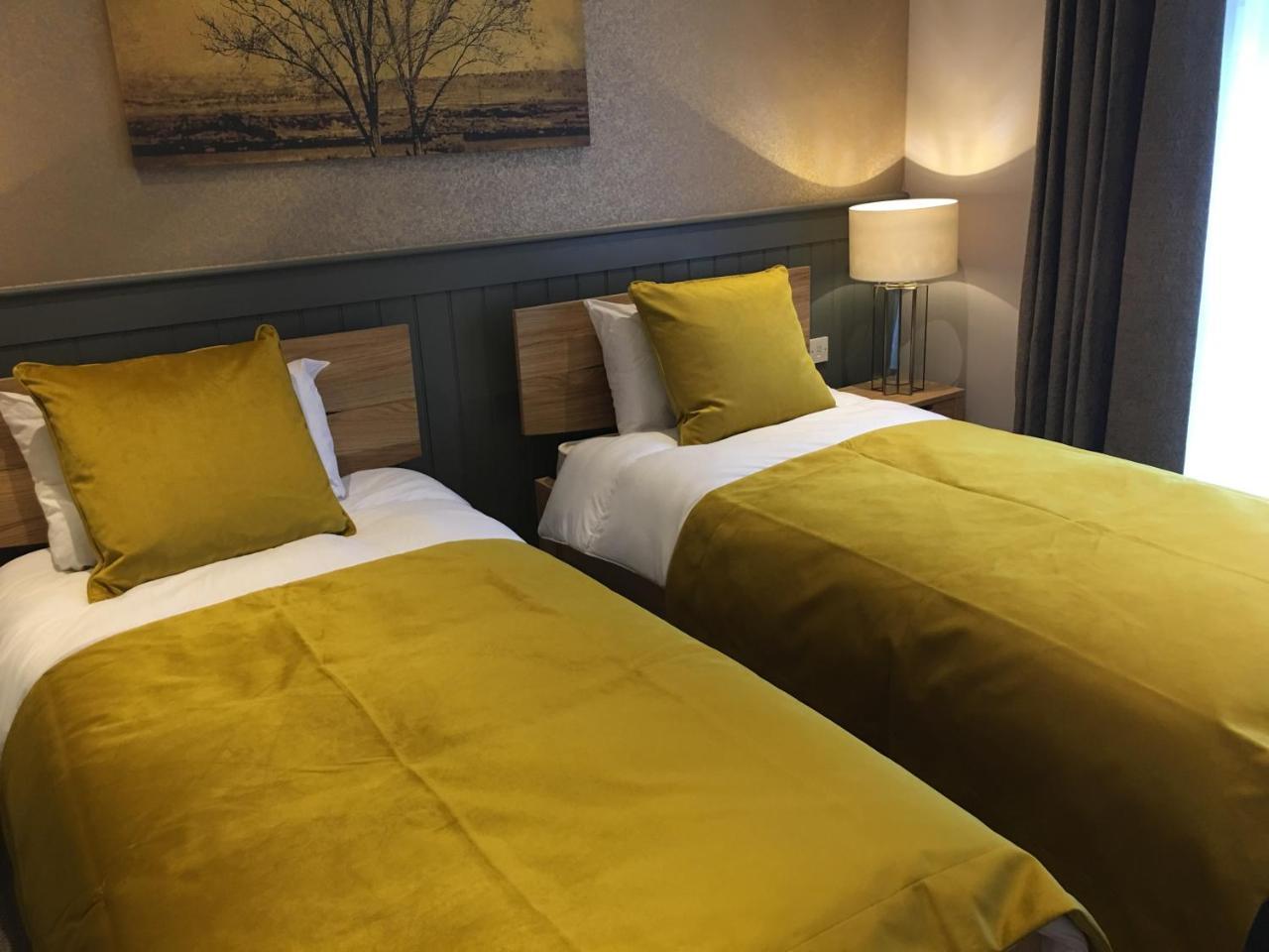 The Tower Arms Hotel Iver Kültér fotó
